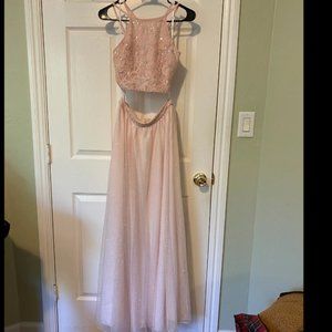 Young woman Dress wedding party dress